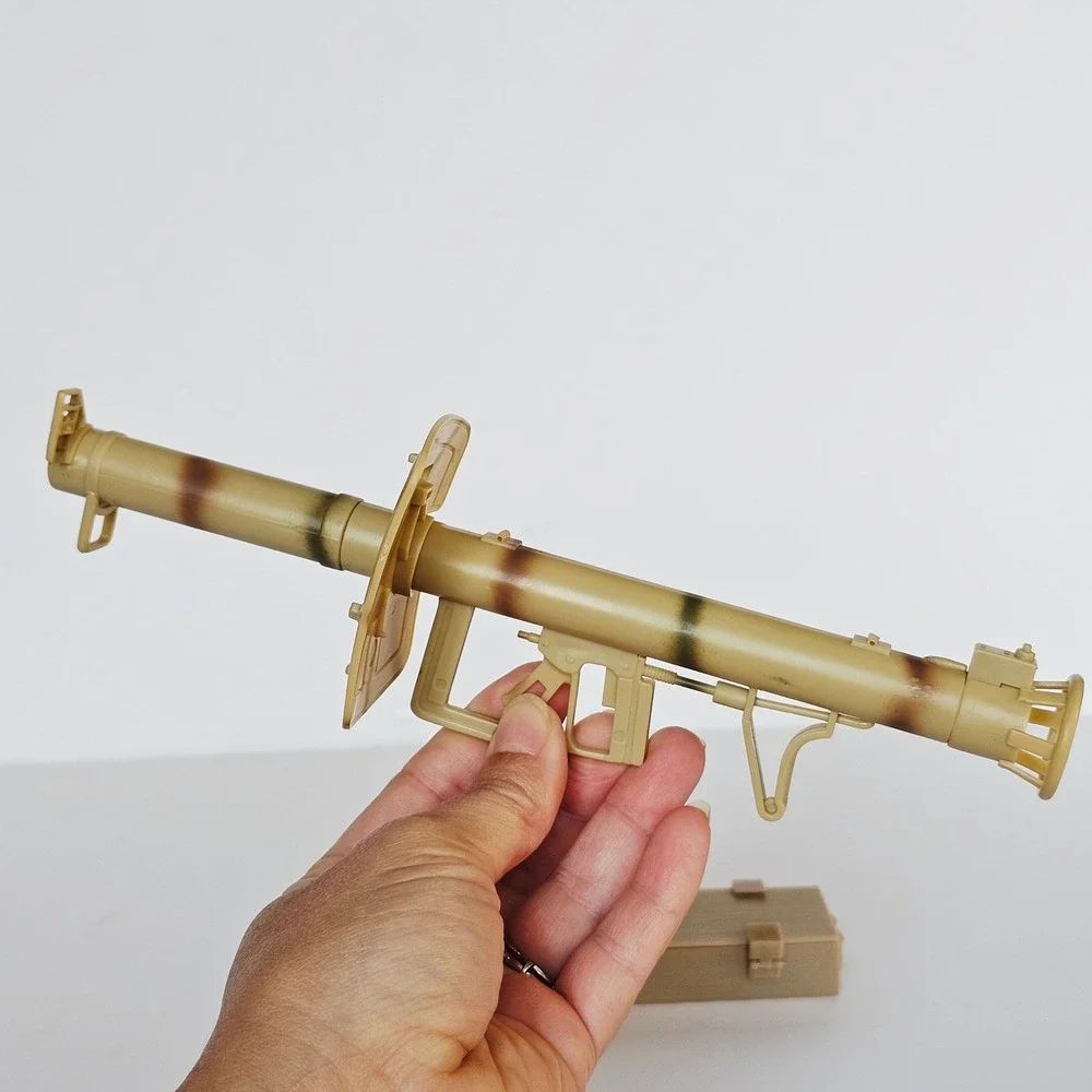 1/6 Scale German Panzerschreck Anti Tank WW II American Bazooka Case Rocket 1453